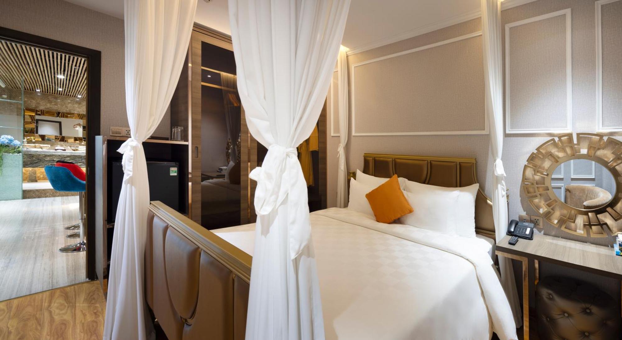 Winsuites Saigon Hotel